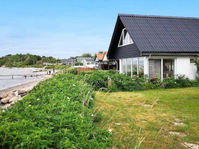 Cozy Holiday Home in Middelfart with Whirlpool, Middelfart